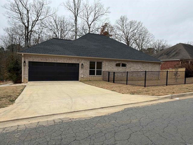 1710 Village Lake Dr, Little Rock, AR 72204