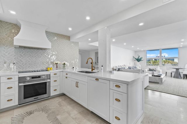 2295 S Ocean Boulevard 425, Palm Beach, FL 33480