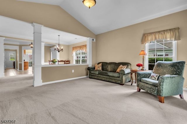 282 Longwood Ln, Franklin Twp., NJ 08873