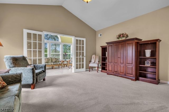 282 Longwood Ln, Franklin Twp., NJ 08873