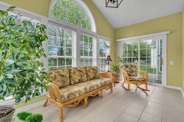 282 Longwood Ln, Franklin Twp., NJ 08873