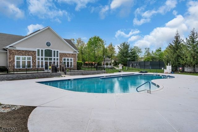 282 Longwood Ln, Franklin Twp., NJ 08873