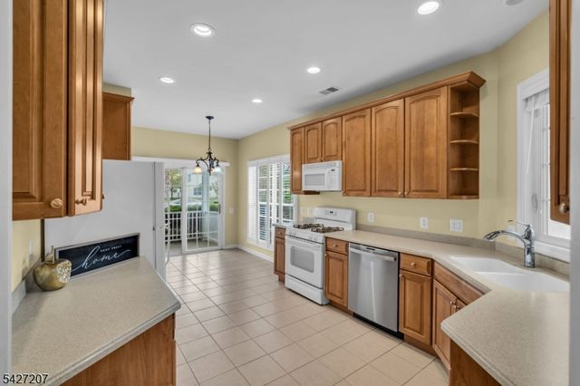 282 Longwood Ln, Franklin Twp., NJ 08873