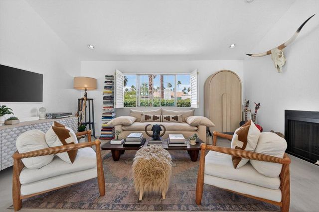 1055 E Louise Drive, Palm Springs, CA 92262