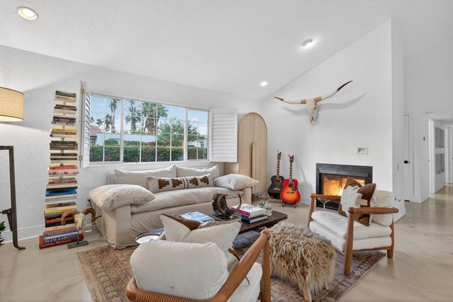 1055 E Louise Drive, Palm Springs, CA 92262