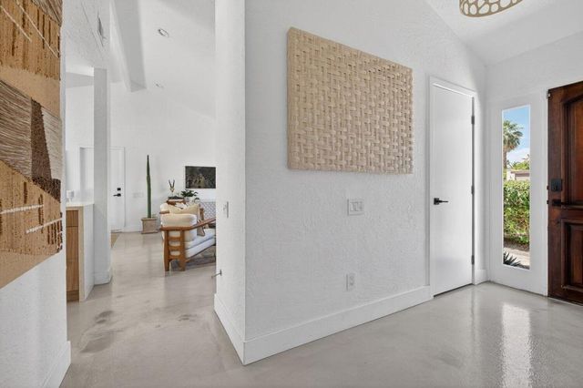 1055 E Louise Drive, Palm Springs, CA 92262