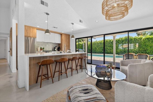 1055 E Louise Drive, Palm Springs, CA 92262