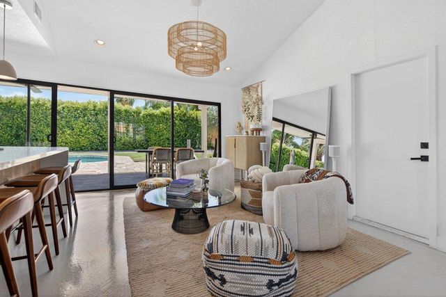 1055 E Louise Drive, Palm Springs, CA 92262