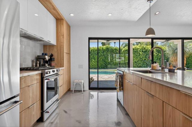 1055 E Louise Drive, Palm Springs, CA 92262