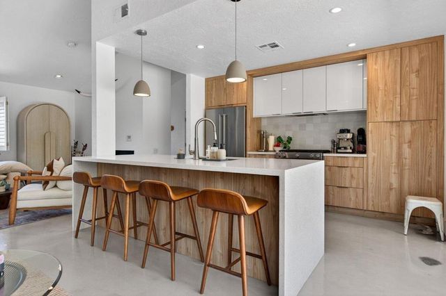 1055 E Louise Drive, Palm Springs, CA 92262