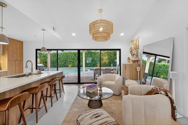 1055 E Louise Drive, Palm Springs, CA 92262