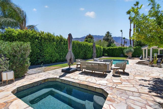 1055 E Louise Drive, Palm Springs, CA 92262