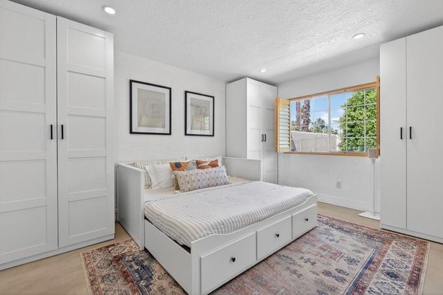 1055 E Louise Drive, Palm Springs, CA 92262