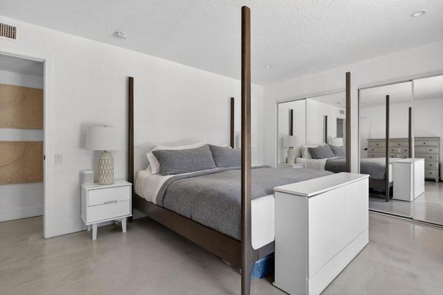 1055 E Louise Drive, Palm Springs, CA 92262