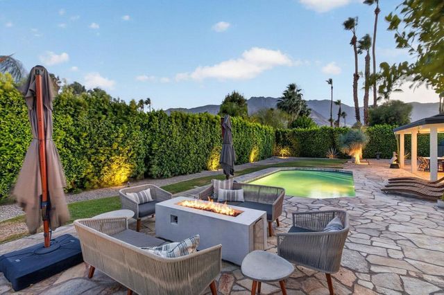 1055 E Louise Drive, Palm Springs, CA 92262