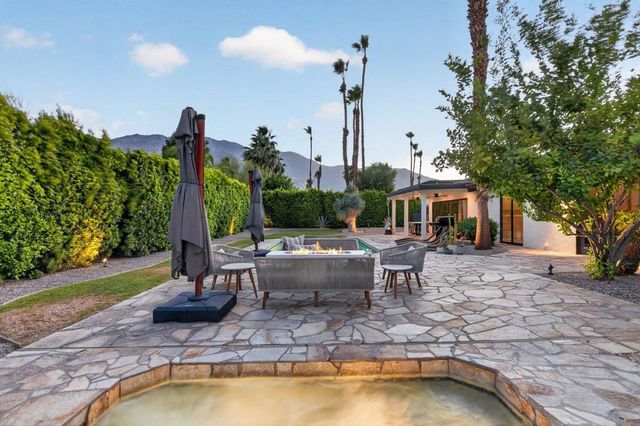 1055 E Louise Drive, Palm Springs, CA 92262