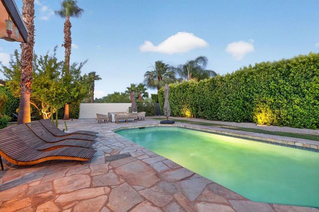 1055 E Louise Drive, Palm Springs, CA 92262