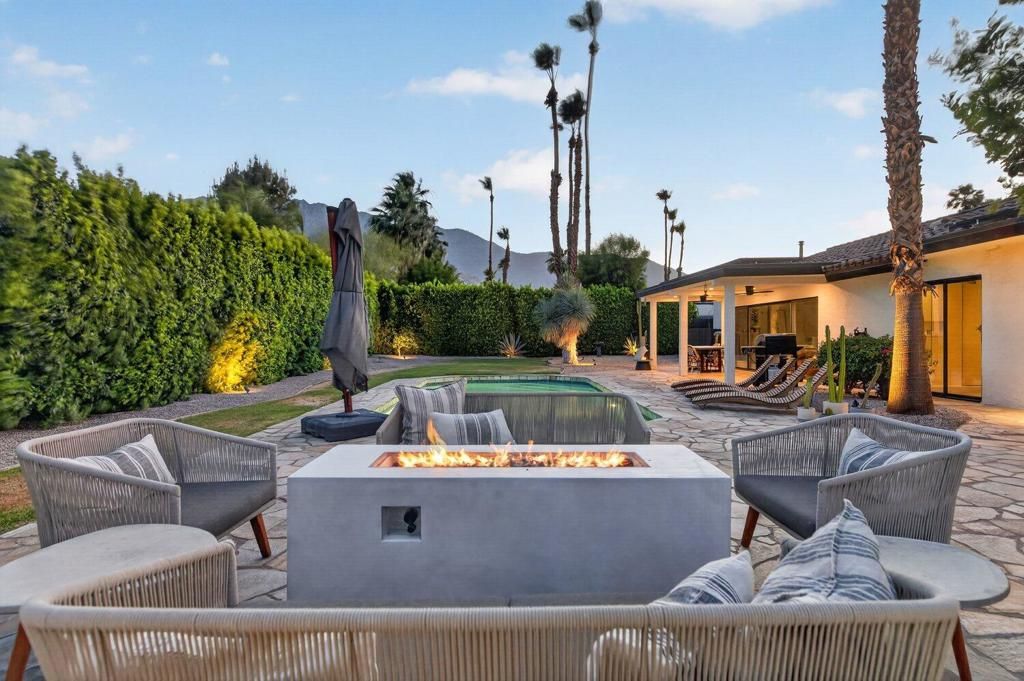 1055 E Louise Drive, Palm Springs, CA 92262