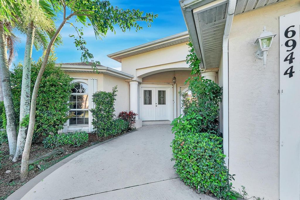 6944 NW Daffodil Lane, Port St. Lucie, FL 34983
