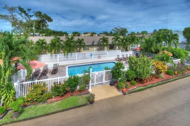 221 SE 9th Avenue 103, Pompano Beach, FL 33060