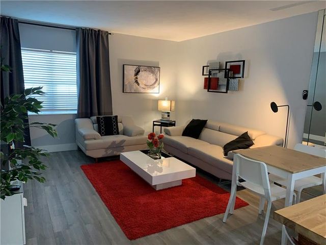 221 SE 9th Avenue 103, Pompano Beach, FL 33060