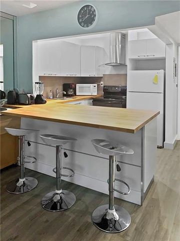 221 SE 9th Avenue 103, Pompano Beach, FL 33060