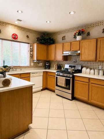9904 Rio Corto Avenue SW, Albuquerque, NM 87121