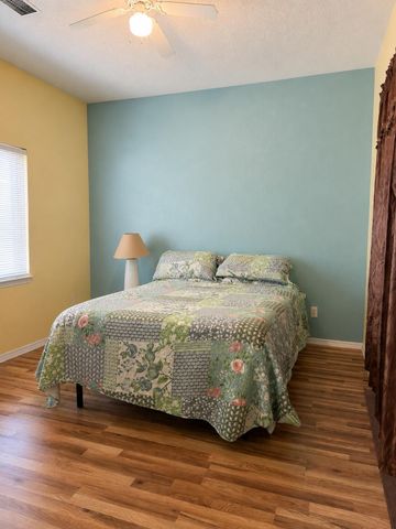 9904 Rio Corto Avenue SW, Albuquerque, NM 87121