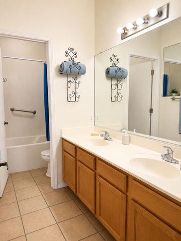 9904 Rio Corto Avenue SW, Albuquerque, NM 87121