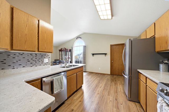 3828 Mountain Meadows Ct, West Richland, WA 99353