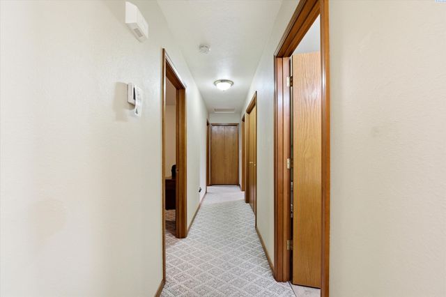 3828 Mountain Meadows Ct, West Richland, WA 99353