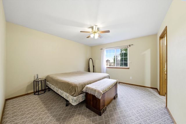 3828 Mountain Meadows Ct, West Richland, WA 99353