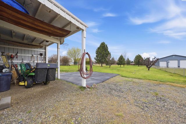 3828 Mountain Meadows Ct, West Richland, WA 99353