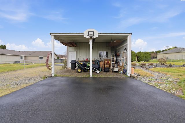 3828 Mountain Meadows Ct, West Richland, WA 99353