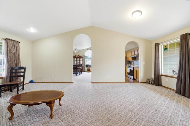 3828 Mountain Meadows Ct, West Richland, WA 99353