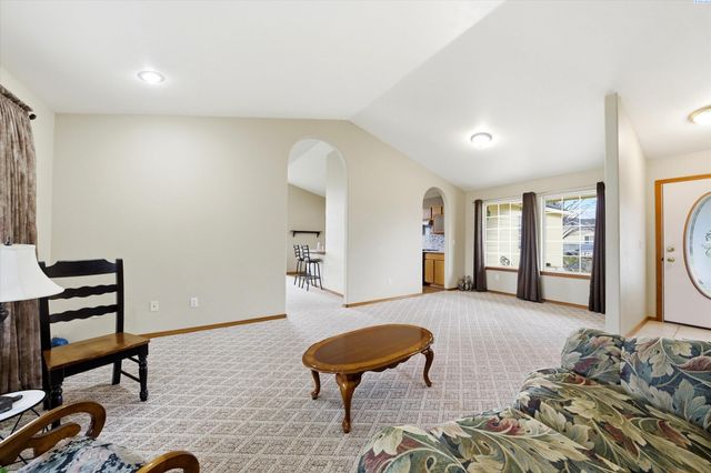 3828 Mountain Meadows Ct, West Richland, WA 99353