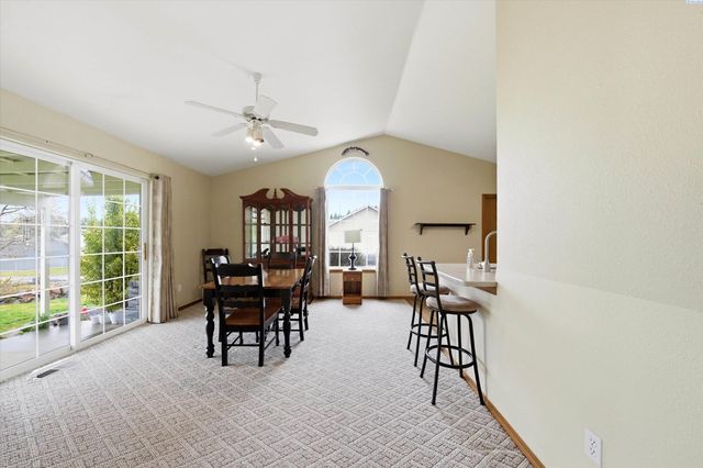 3828 Mountain Meadows Ct, West Richland, WA 99353