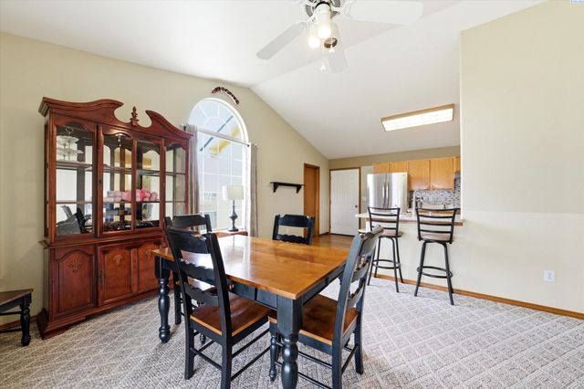 3828 Mountain Meadows Ct, West Richland, WA 99353