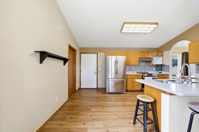 3828 Mountain Meadows Ct, West Richland, WA 99353