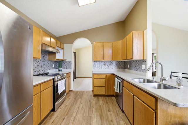 3828 Mountain Meadows Ct, West Richland, WA 99353