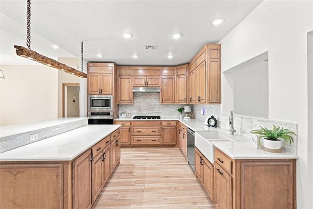2020 Kyle Drive, Guthrie, OK 73044