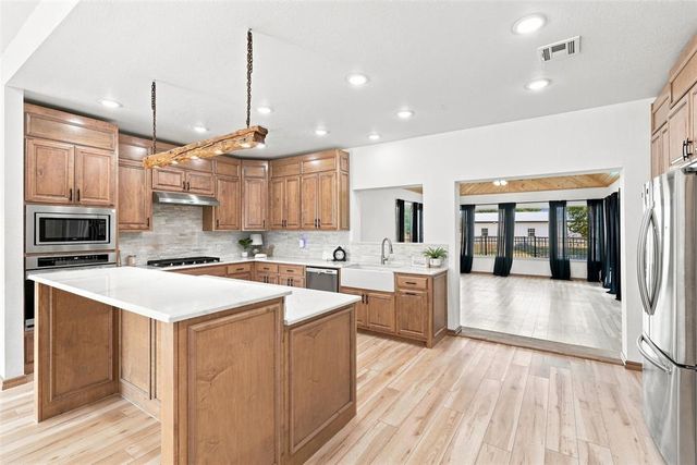 2020 Kyle Drive, Guthrie, OK 73044