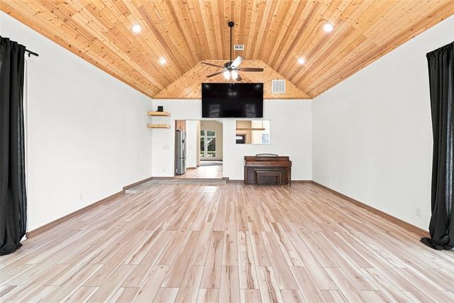 2020 Kyle Drive, Guthrie, OK 73044