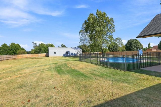 2020 Kyle Drive, Guthrie, OK 73044