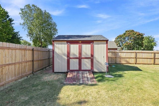2020 Kyle Drive, Guthrie, OK 73044