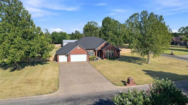 2020 Kyle Drive, Guthrie, OK 73044