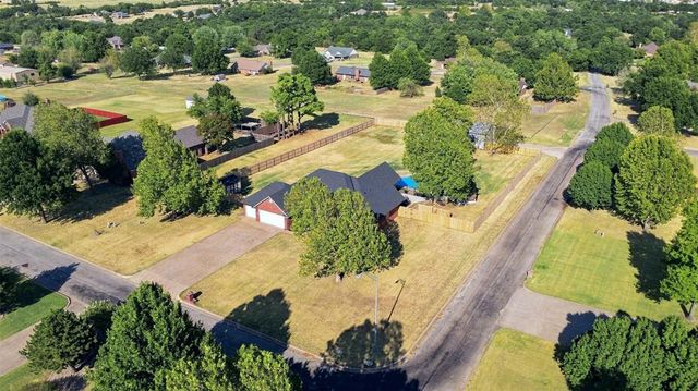 2020 Kyle Drive, Guthrie, OK 73044