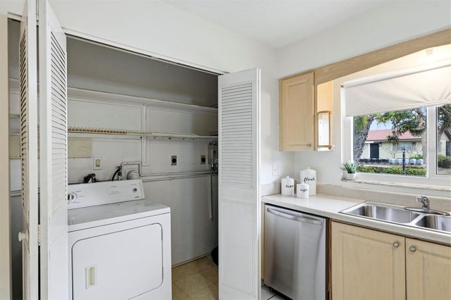 4512 OTTAWA TRAIL 229, Sarasota, FL 34233