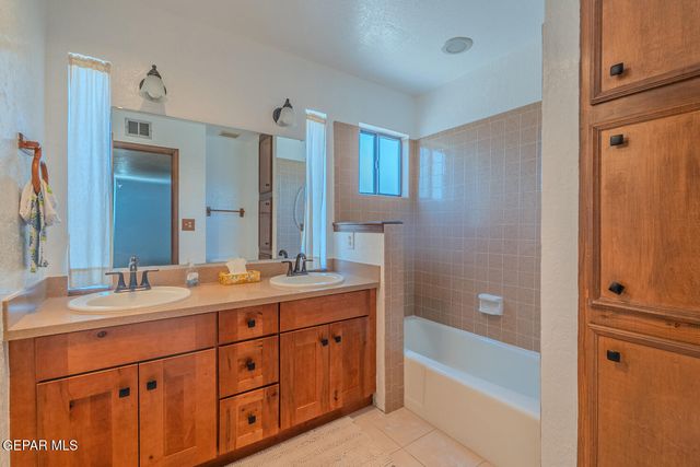 6815 VILLA HERMOSA Drive 1, El Paso, TX 79912