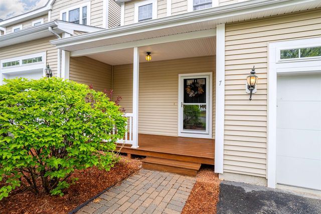 7 Augustus Circle, Merrimack, NH 03054